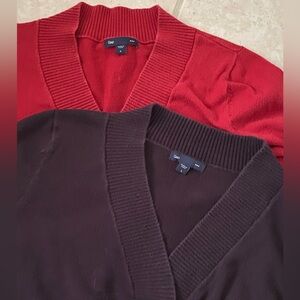 Set of 2: Gap V-Neck Sweaters | Size: S | Plum & Red